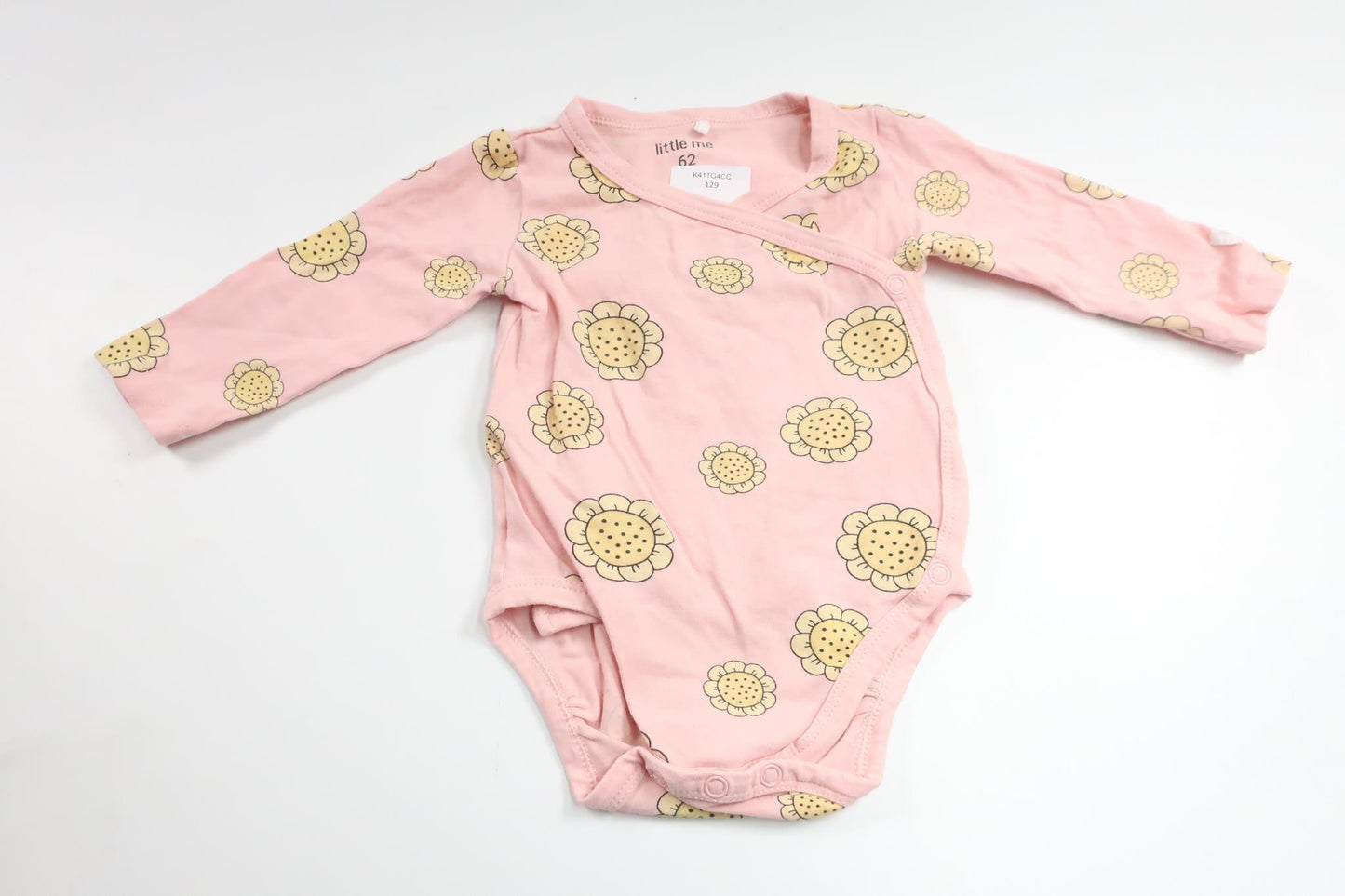 Wrap-body med blomster fra Little Me - Størrelse 62 - Pink