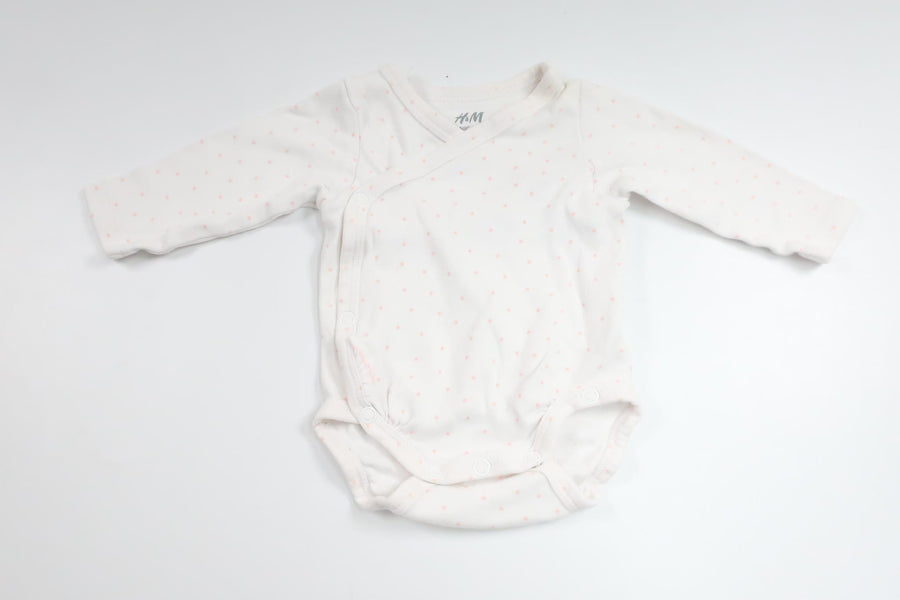 Wrap-body med prikker fra H&M - Størrelse 50 - Hvid