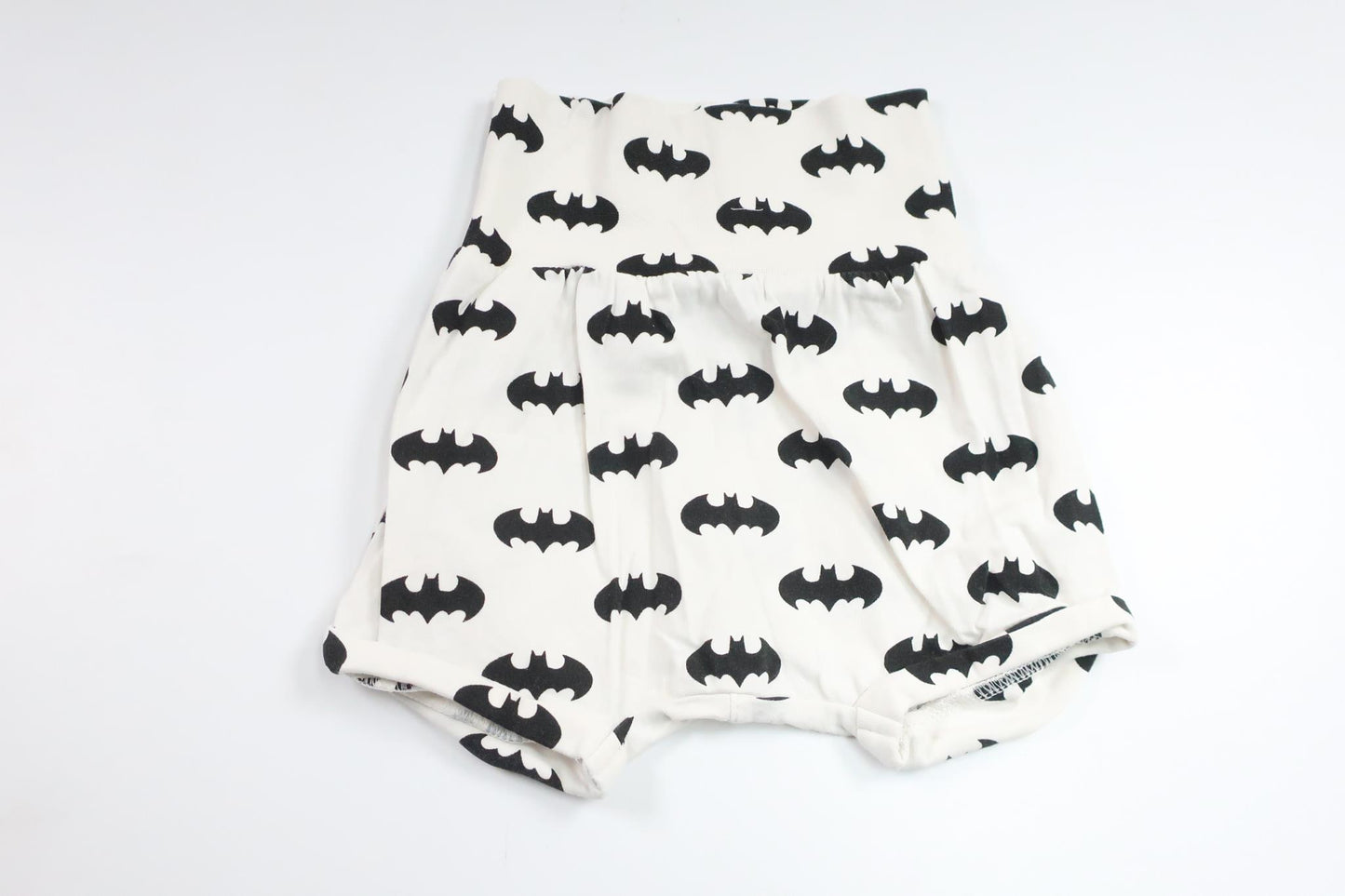 Shorts med Batman fra H&M - Størrelse 62 - Off-white