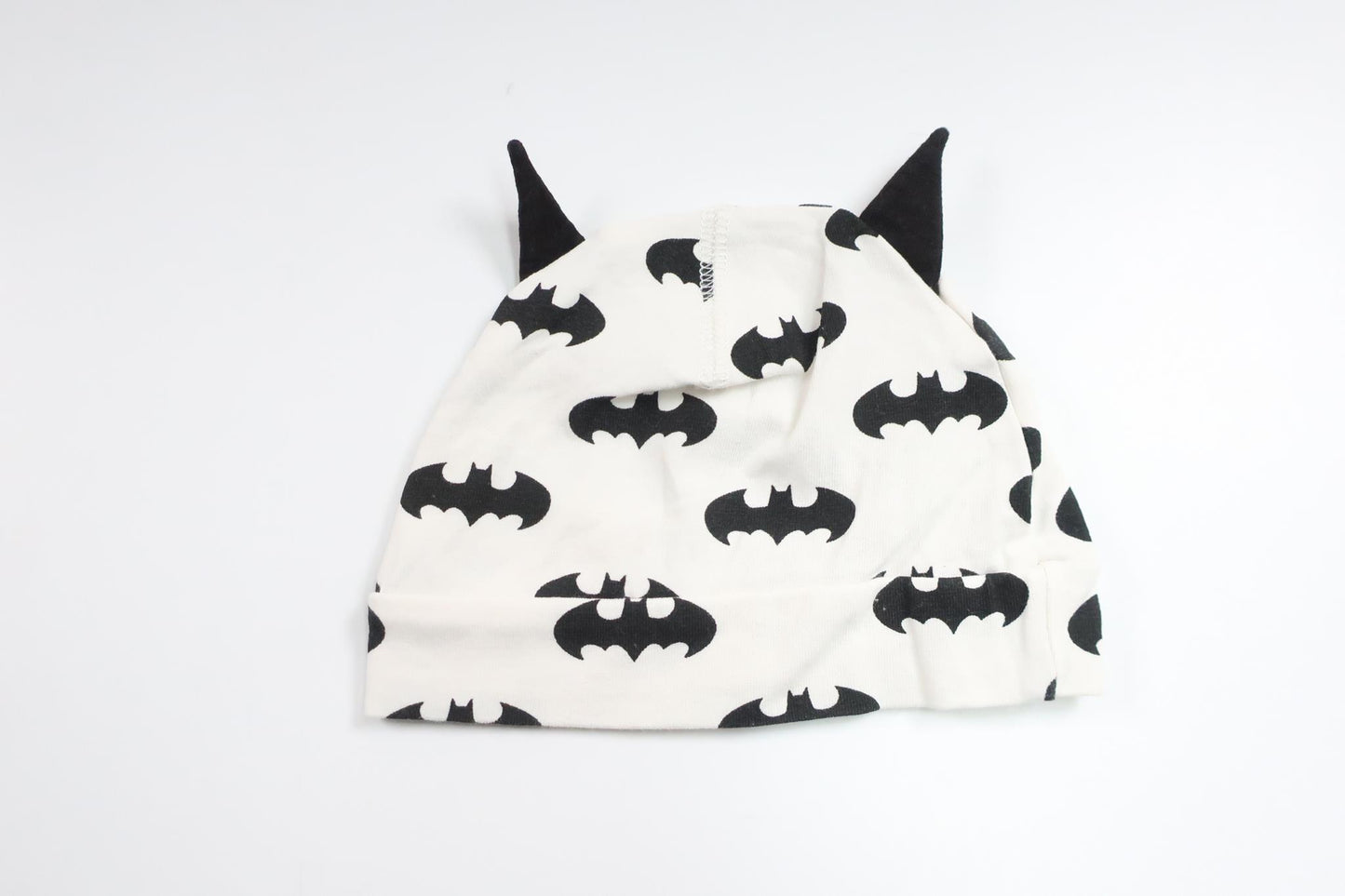 Hue med Batman fra H&M - Størrelse 62 - Hvid