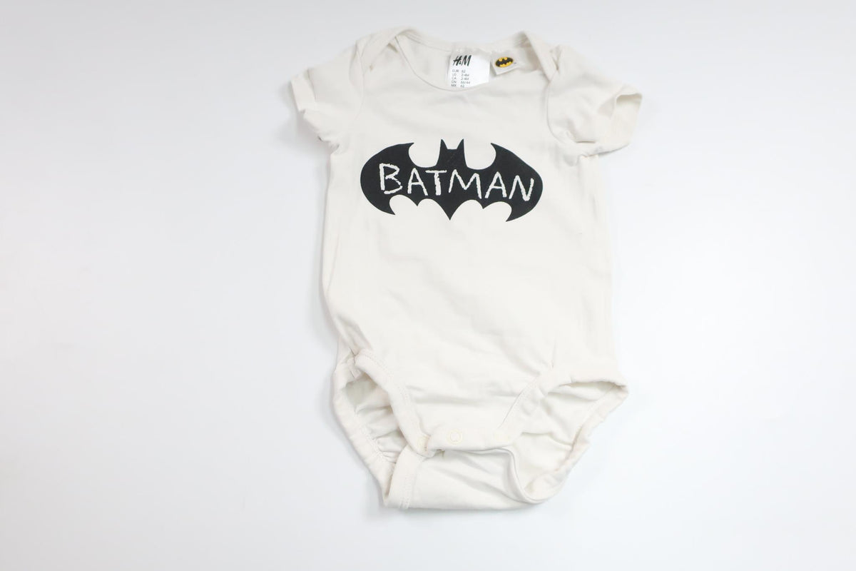 Bodysuit med Batman fra H&M - Størrelse 62 - Hvid