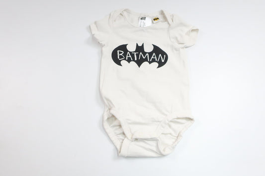 Bodysuit med Batman fra H&M - Størrelse 62 - Hvid