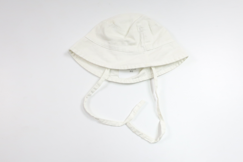 Solhat fra H&M - Størrelse 50/56 - Hvid