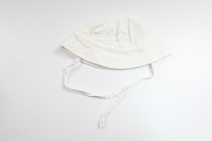 Solhat fra H&M - Størrelse 50/56 - Hvid