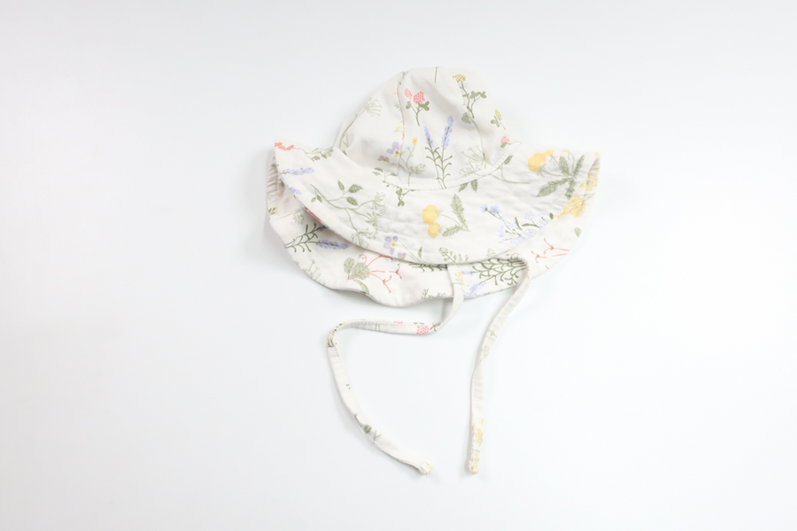Blomstersolhat fra Lindex - Størrelse 40/42 - Hvid