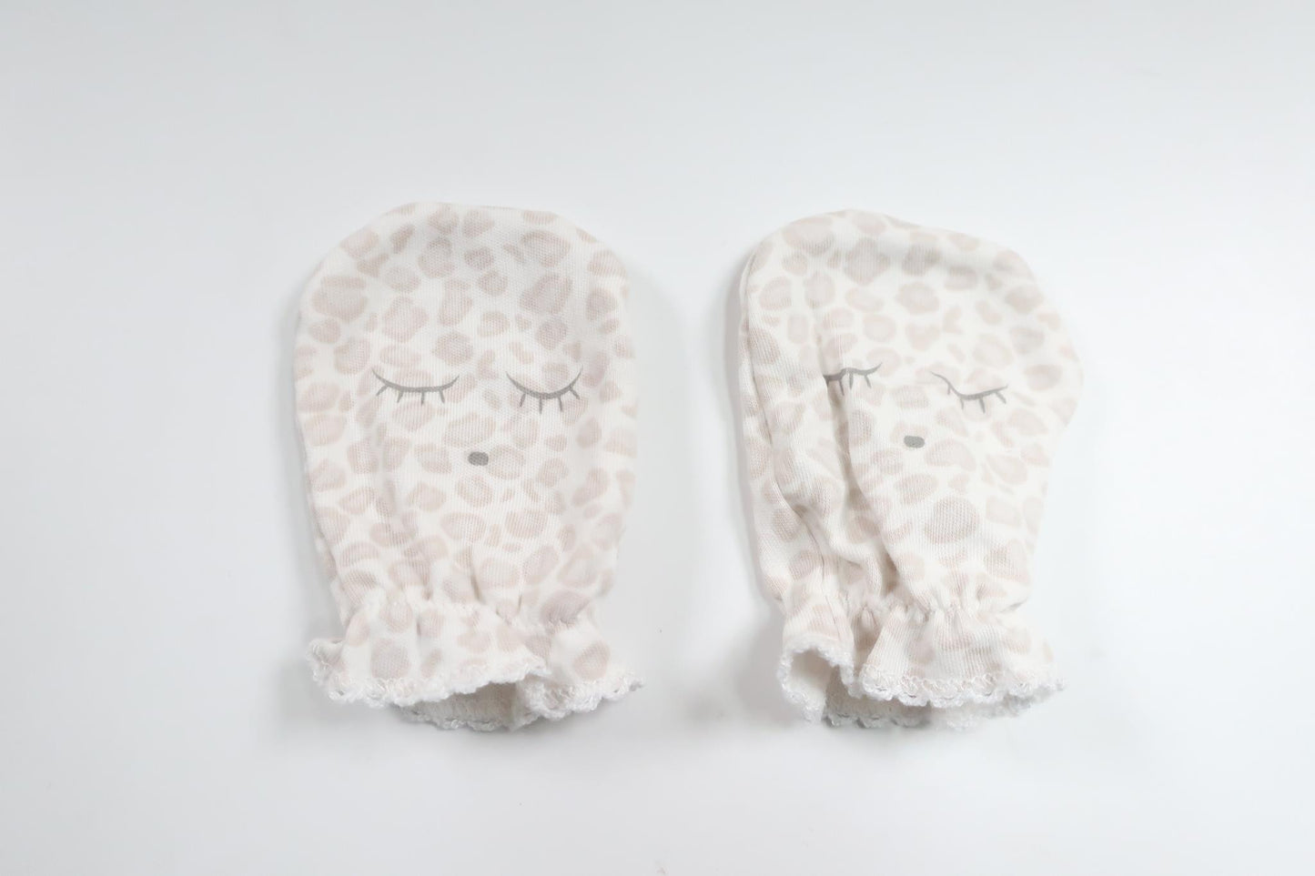 Nyfødtvanter fra Livly - Størrelse 50/56 - Off-white