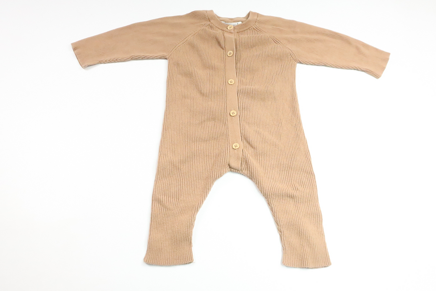 Ribbet jumpsuit fra Minimarket - Størrelse 68 - Beige