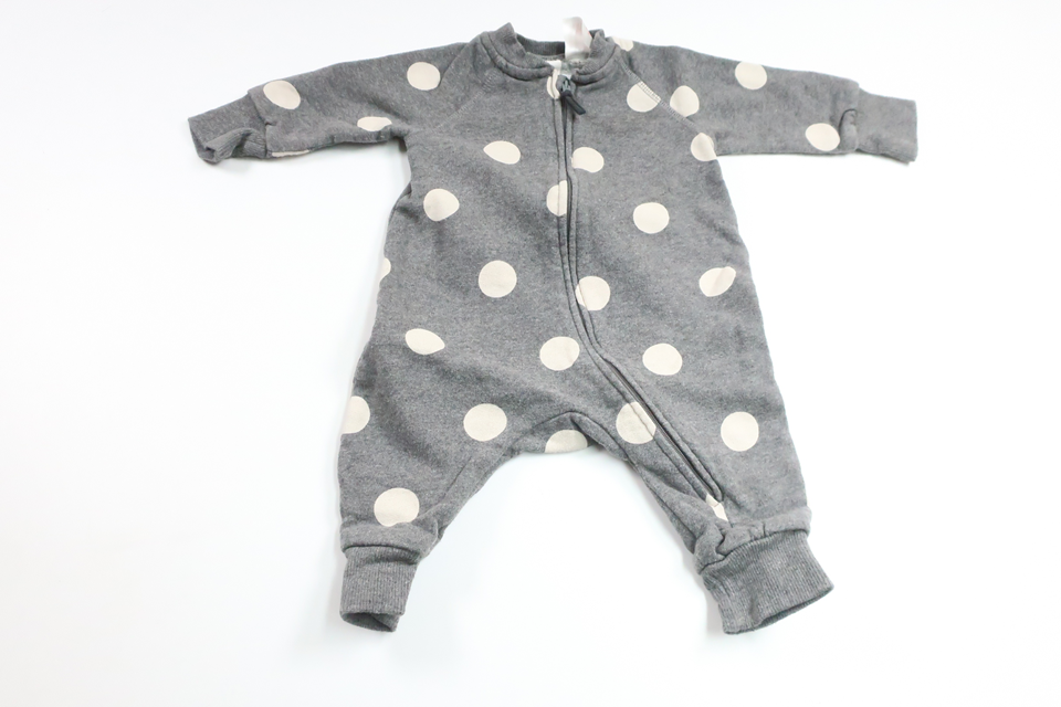 Prikket jumpsuit fra H&M - Størrelse 62 - Grå