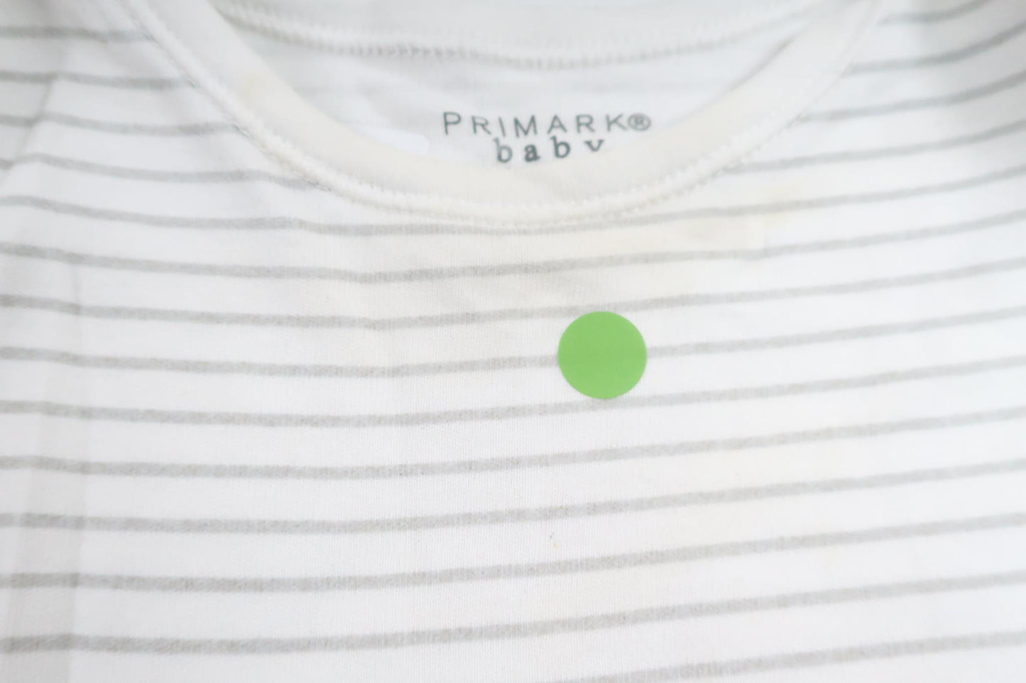 Stribet bodysuit fra Primark - Størrelse 62 - Hvid
