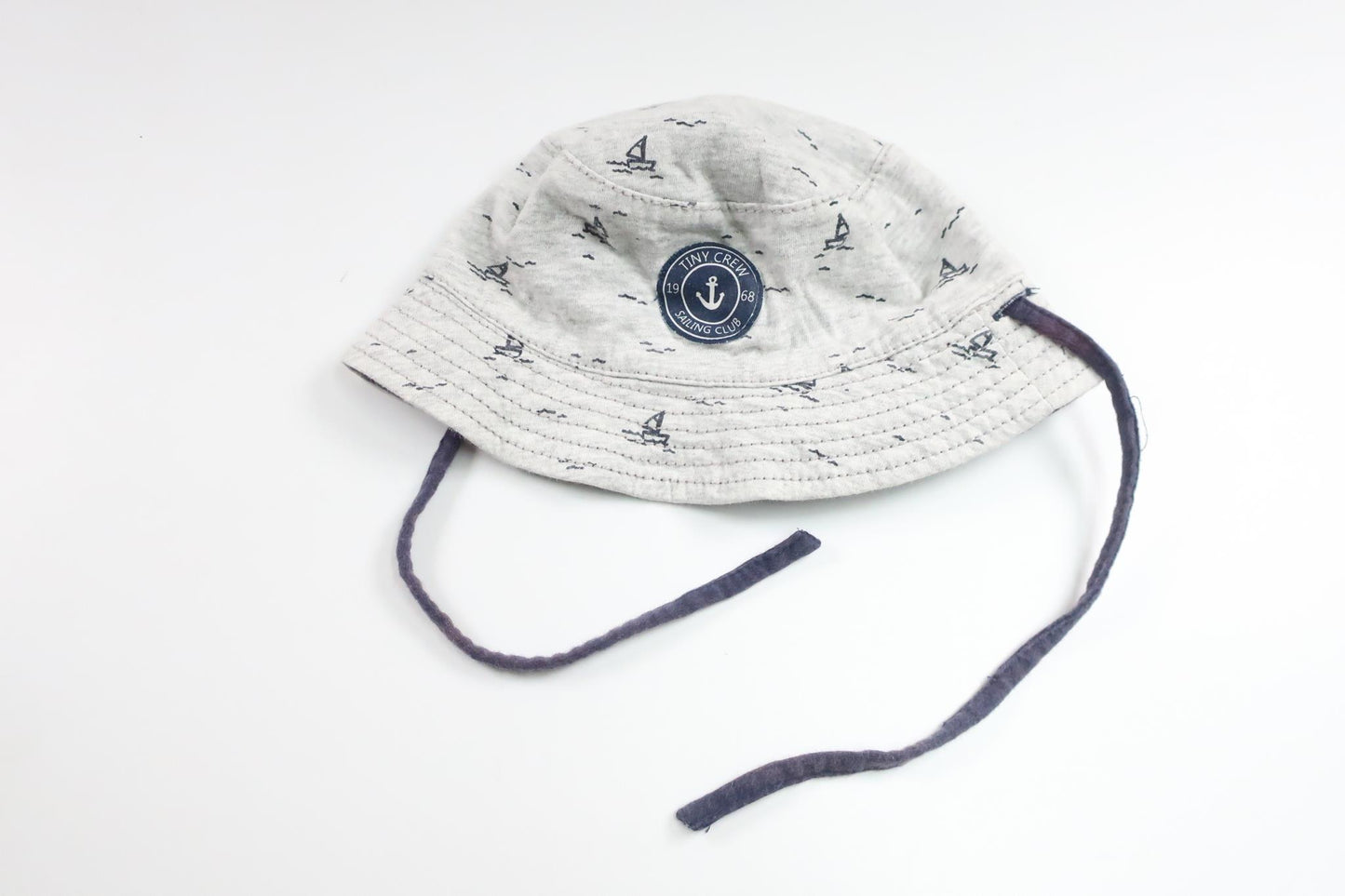 Vendbar solhat fra H&M - Størrelse 74 - Grå