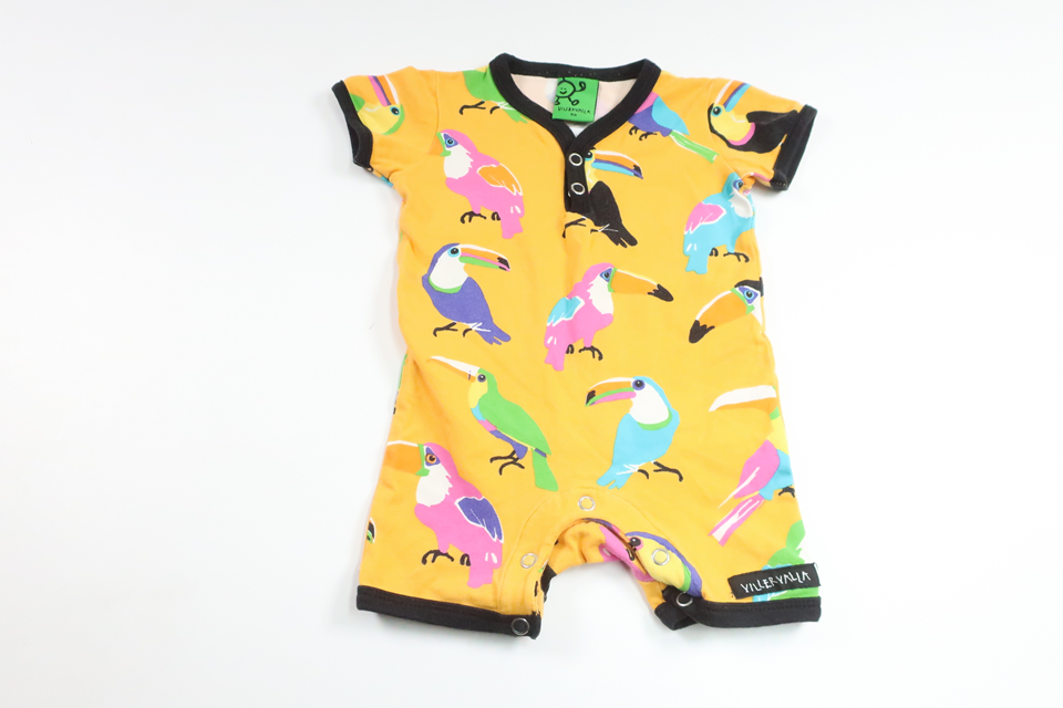 Jumpsuit med fugle fra Villervalla - Størrelse 56 - Gul