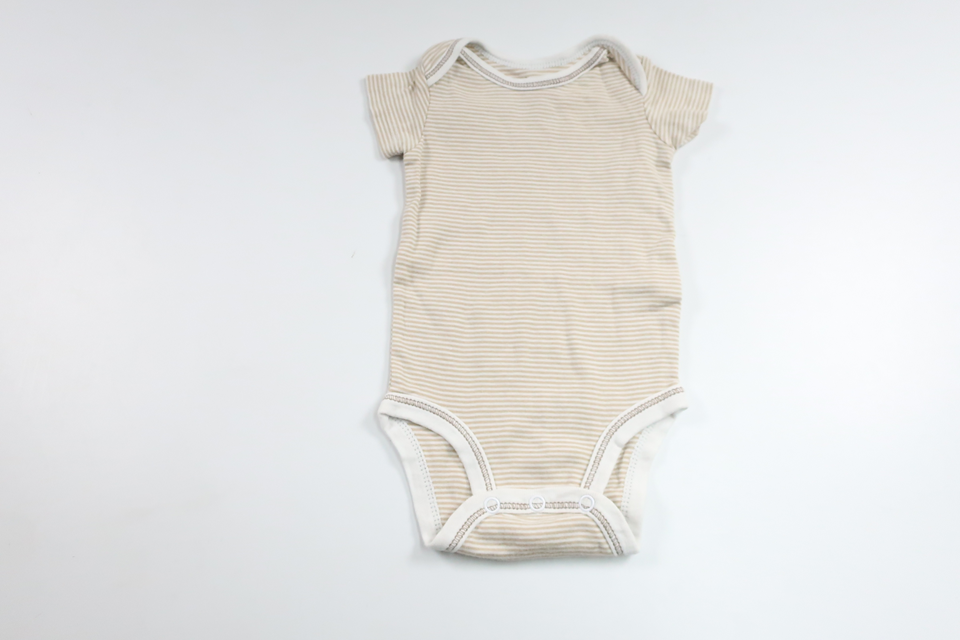 Stribet bodysuit fra Carter's - Størrelse 62 - Beige