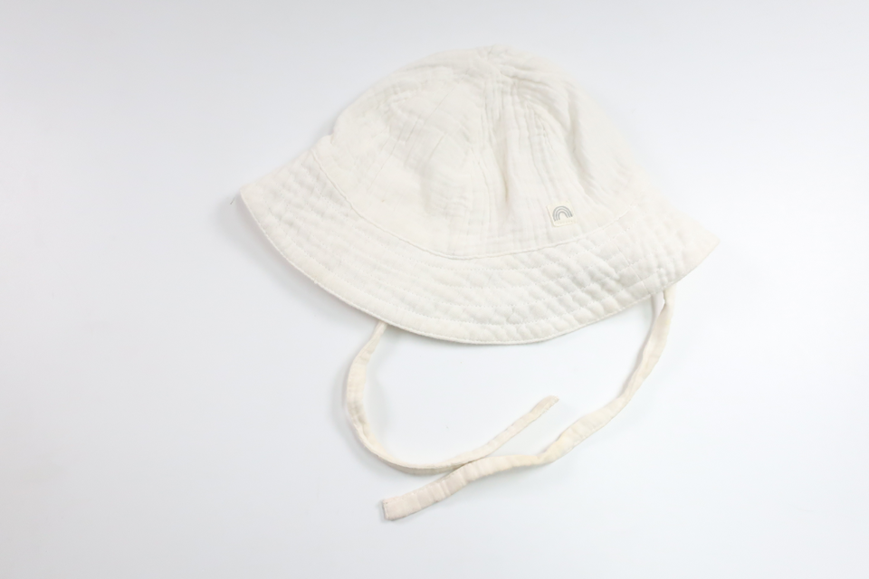 Blød solhat fra Lindex - Størrelse 44/46 - Hvid