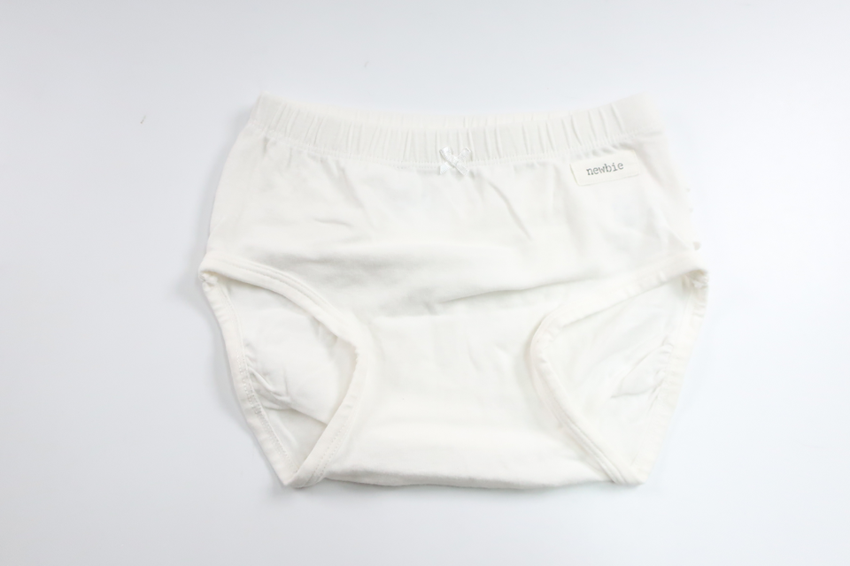Ble pink med flæse fra Newbie - Størrelse 74/80 - Hvid