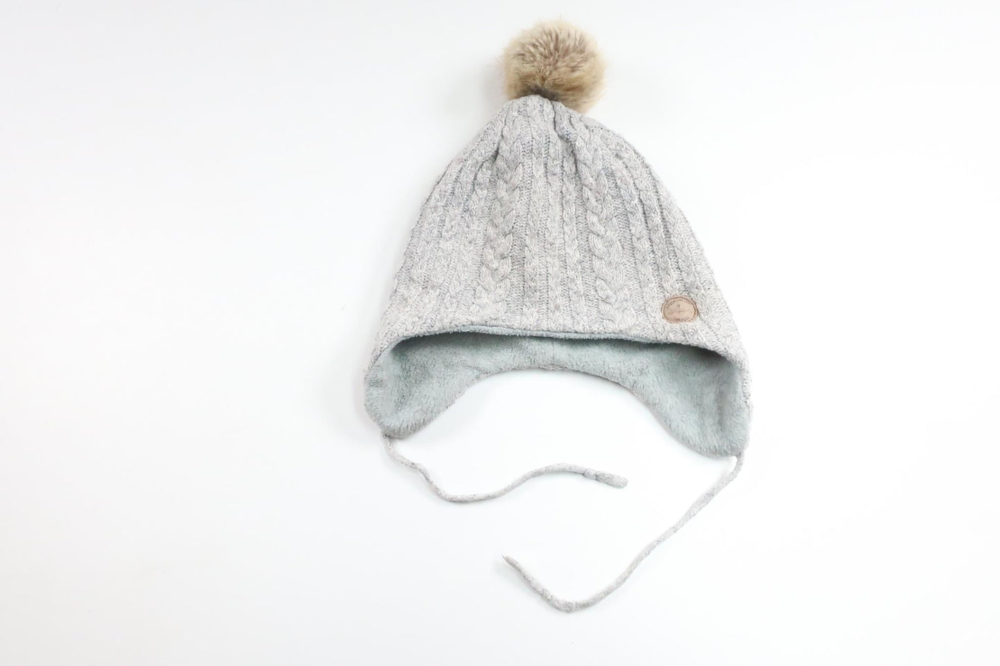 Fleeceforet hue med kvast fra H&M - Størrelse 110/128 - Grå
