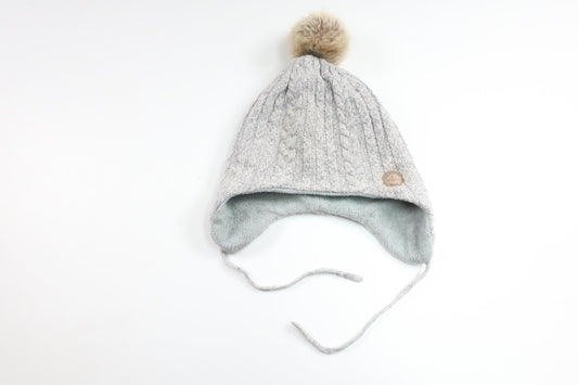 Fleeceforet hue med kvast fra H&M - Størrelse 110/128 - Grå