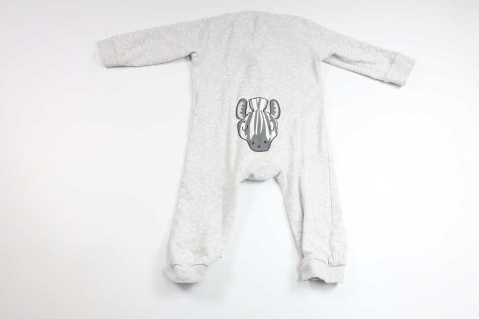 Prikket pyjamas med zebraprint fra Petite Mini - Størrelse 74 - Grå