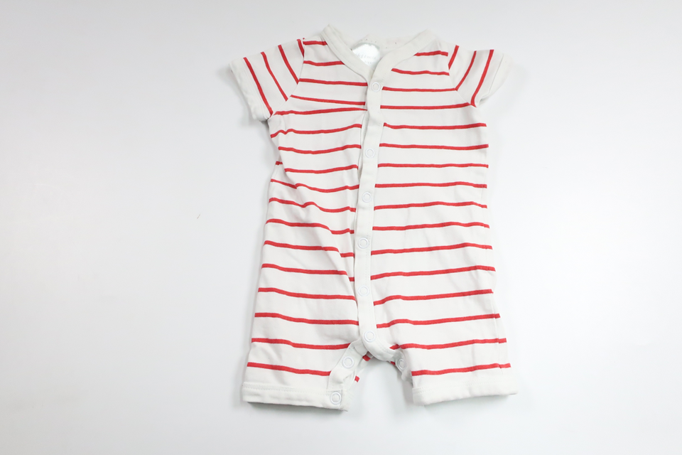 Stribet pyjamas fra Kappahl - Størrelse 50/56 - Hvid