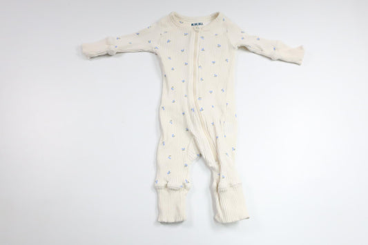 Ribbet pyjamas fra Rikiki - Størrelse 56 - Off-white