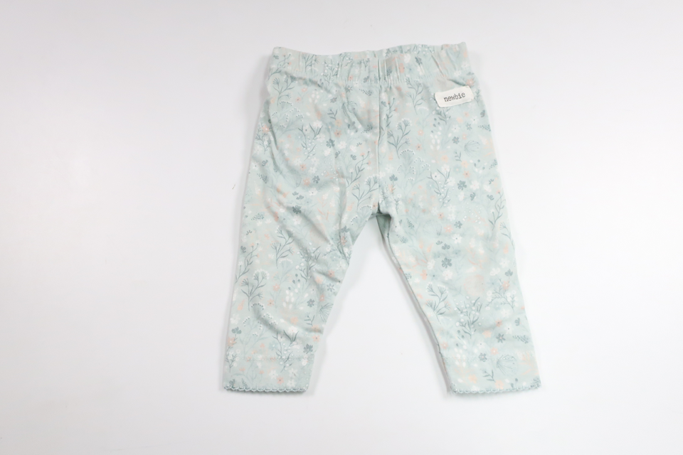 Blomstrede bukser med flæser fra Newbie - Størrelse 56 - Blå