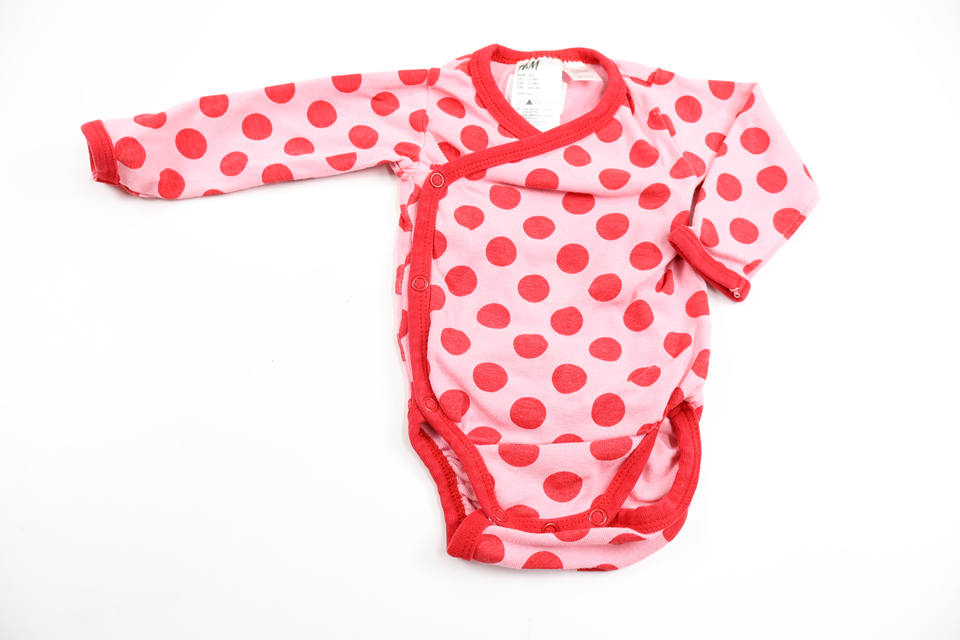 Prikket slå om-body fra H&M - Størrelse 62 - Rosa
