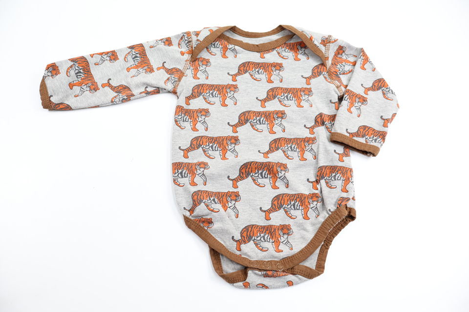 Body med tigre fra Snoozy - Størrelse 62/68 - Grå