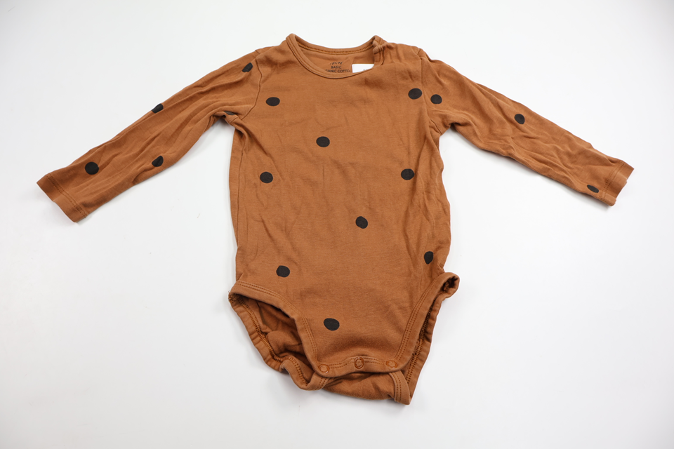 Prickig body från H&M - Storlek 74/80 - Brun
