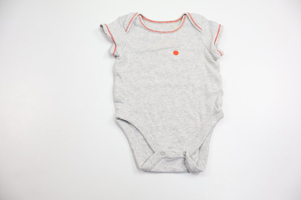 Body från M&S - Storlek 62/68 - Grå