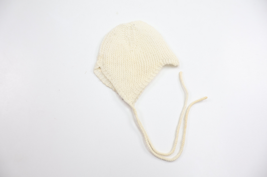 Stickad mössa från Hemstickat - Storlek 36/38 - Vit