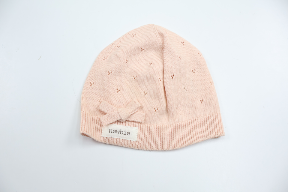 Stickad mössa med rosett från Newbie - Storlek 40/42 - Rosa