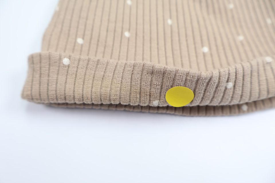 Ribbet hue med ører fra Rikiki - Størrelse 50 - Beige