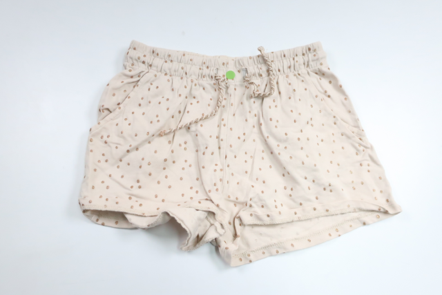 Prikkede shorts fra H&M - Størrelse 122 - Off-white