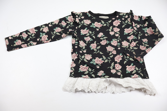 Blomstret trøje fra Amy & Lucy - Størrelse 122/128 - Sort