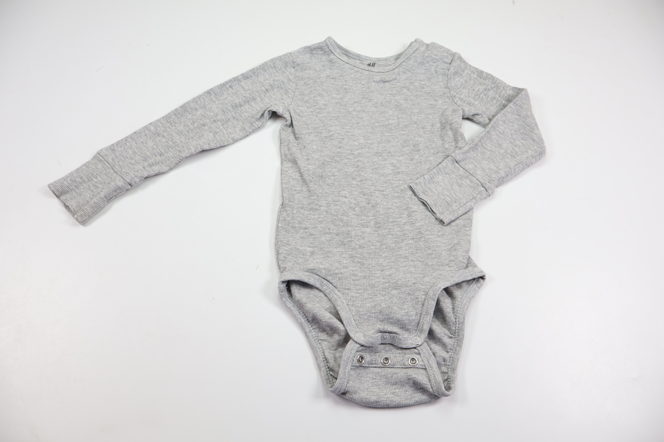 Ribbet body fra H&M - Størrelse 86 - Grå