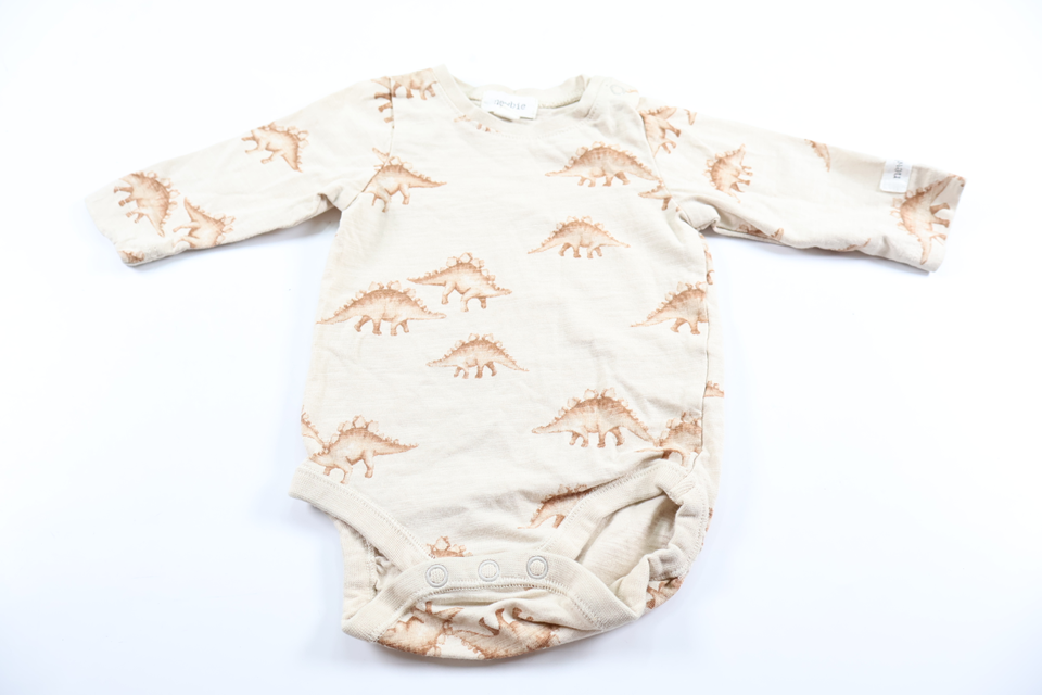Body med dinosaurier från Newbie - Storlek 56 - Beige