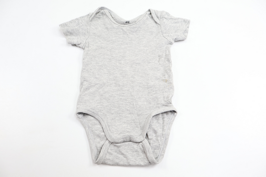 Bodysuit fra H&M - Størrelse 74 - Grå