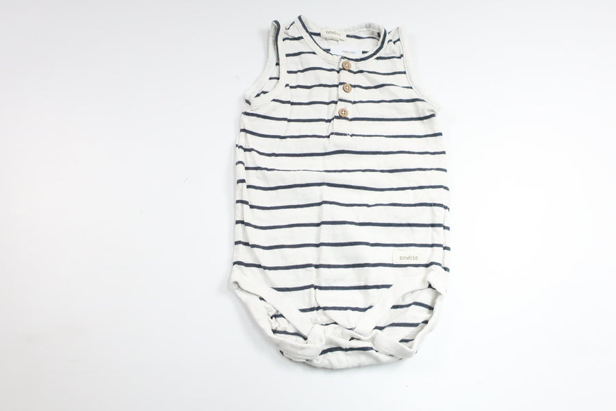 Stribet bodysuit fra Newbie - Størrelse 74 - Hvid