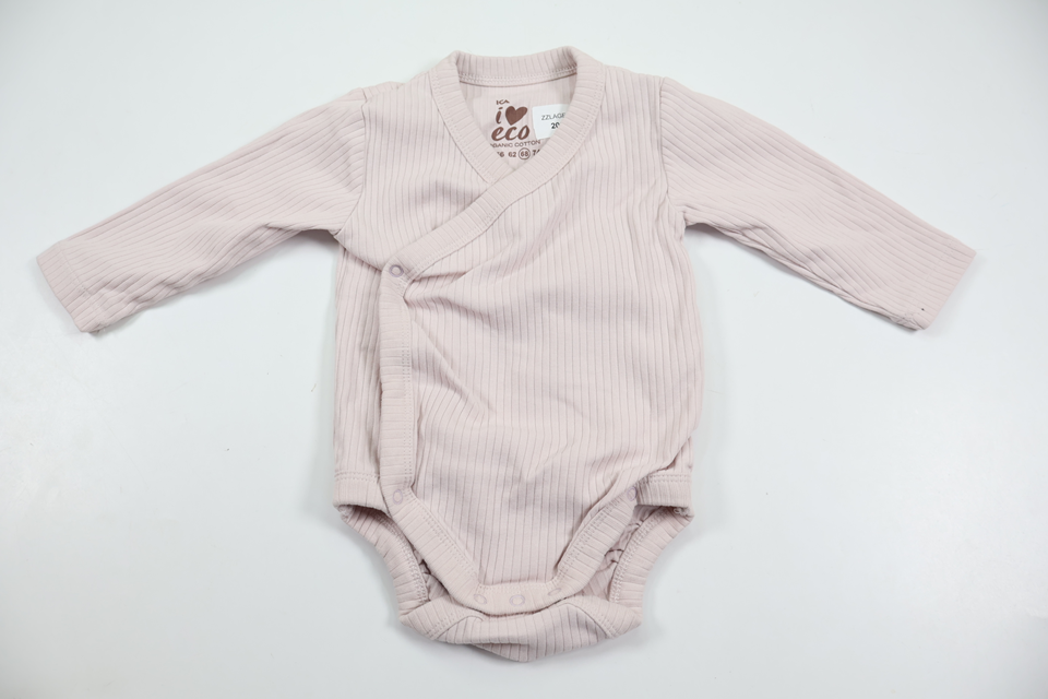 Ribbad omlottbody från ICA I Love Eco - Storlek 68 - Rosa