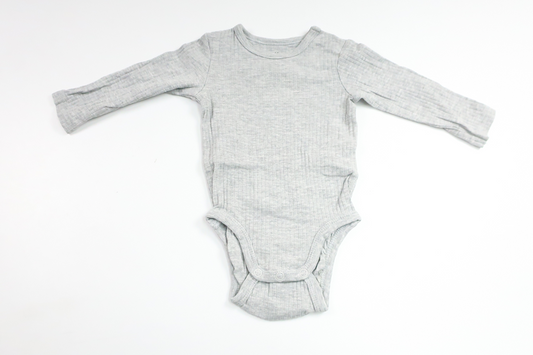 Ribbet bodysuit fra H&M - Størrelse 62 - Grå