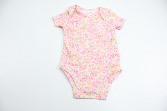 Blomstret body fra Laura Ashley - Størrelse 56/62 - Rosa