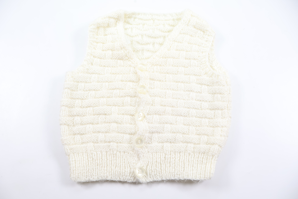 Strikket vest fra Hjemmestrikket - Størrelse 74/80 - Hvid