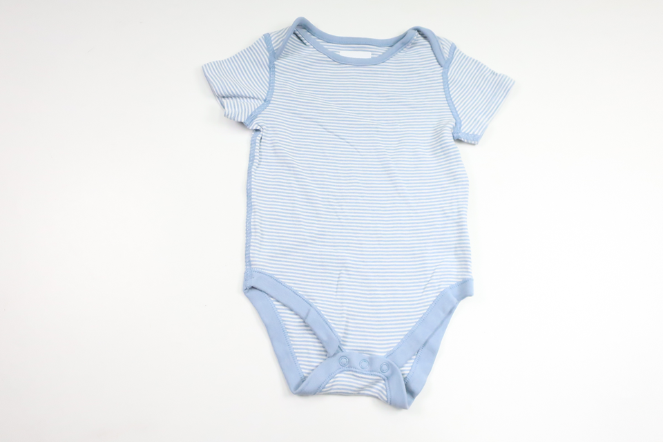 Stribet bodysuit fra M&S - Størrelse 92 - Blå