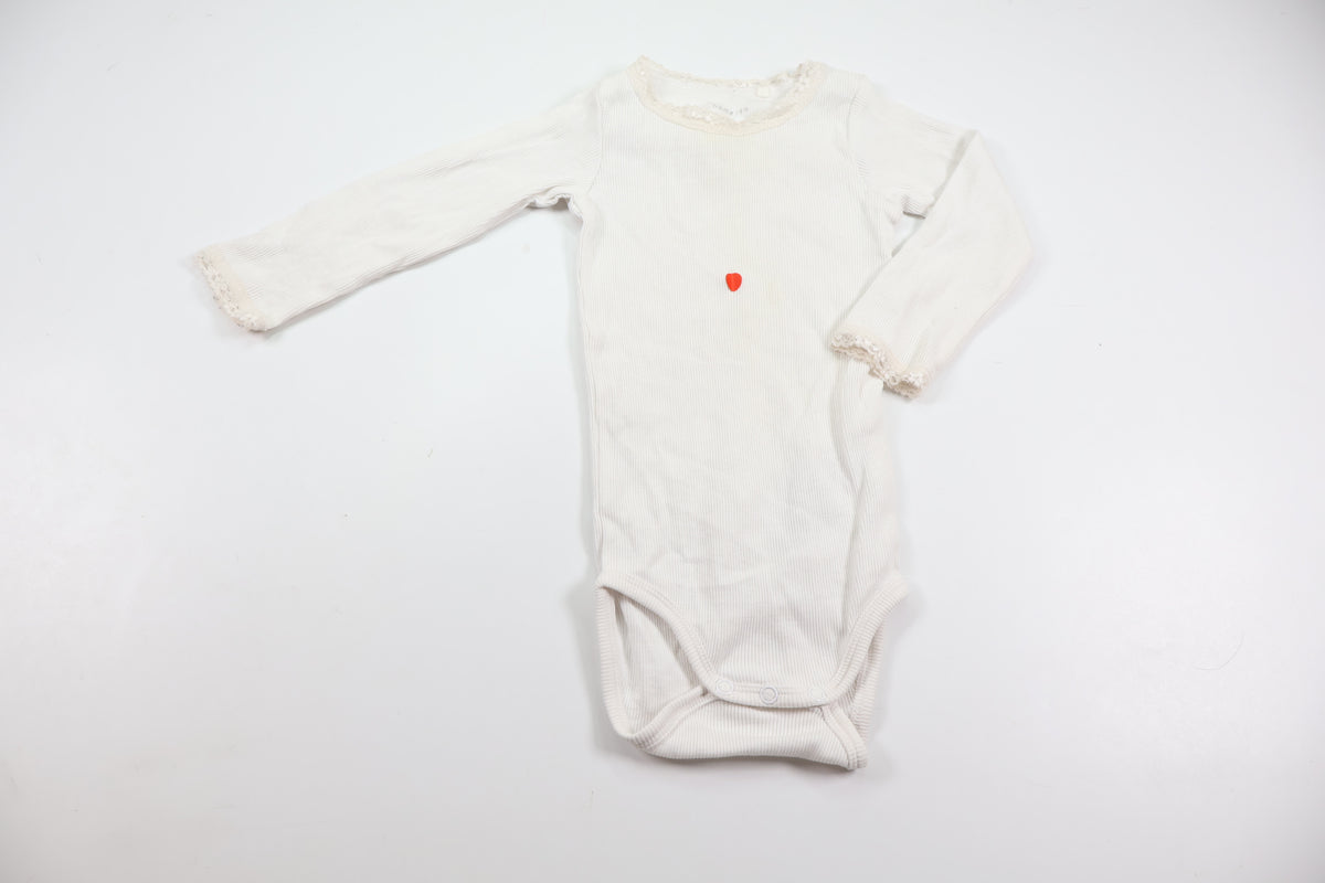 Ribbet body fra Name It - Størrelse 74 - Hvid
