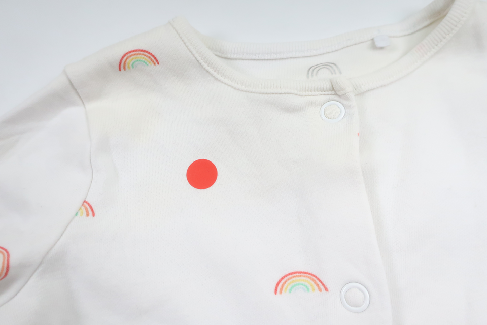 Regnbuepyjamas fra Next - Størrelse 62/68 - Hvid