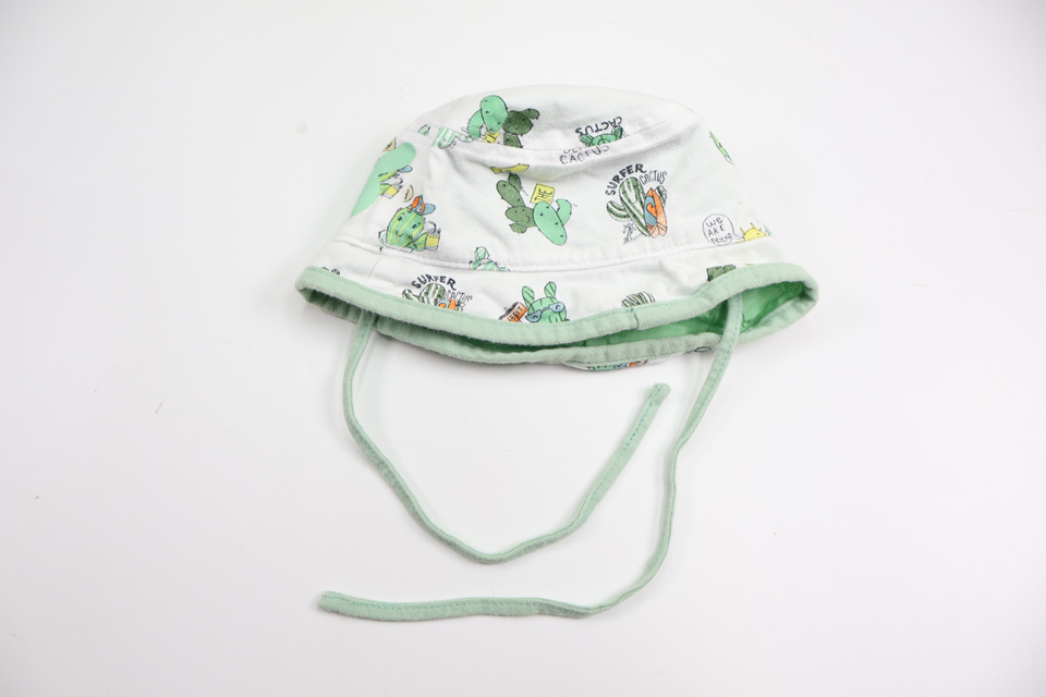 Solhatt från United Colors of Benetton - Storlek 62 - Vit