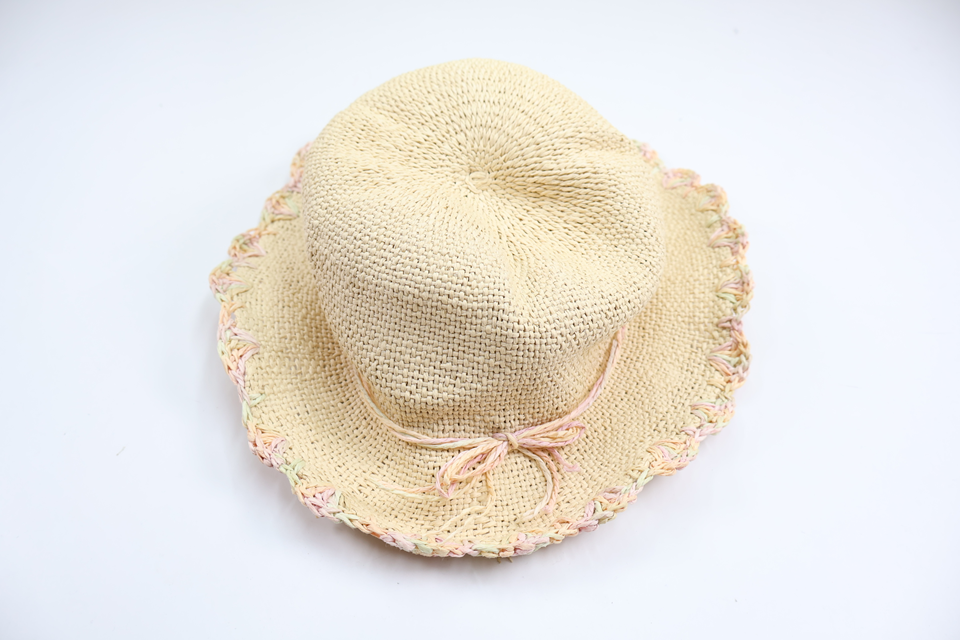 Stråhat fra Lindex - Størrelse 128/146 - Beige