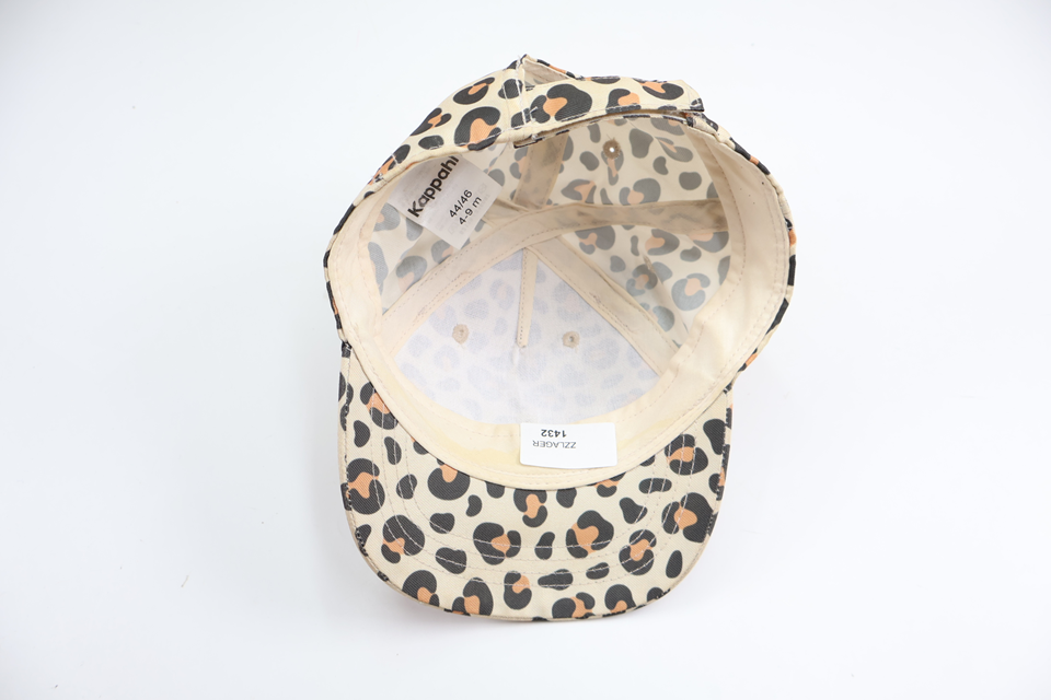 Leopardmønstret kasket fra Kappahl - Størrelse 44/46 - Beige
