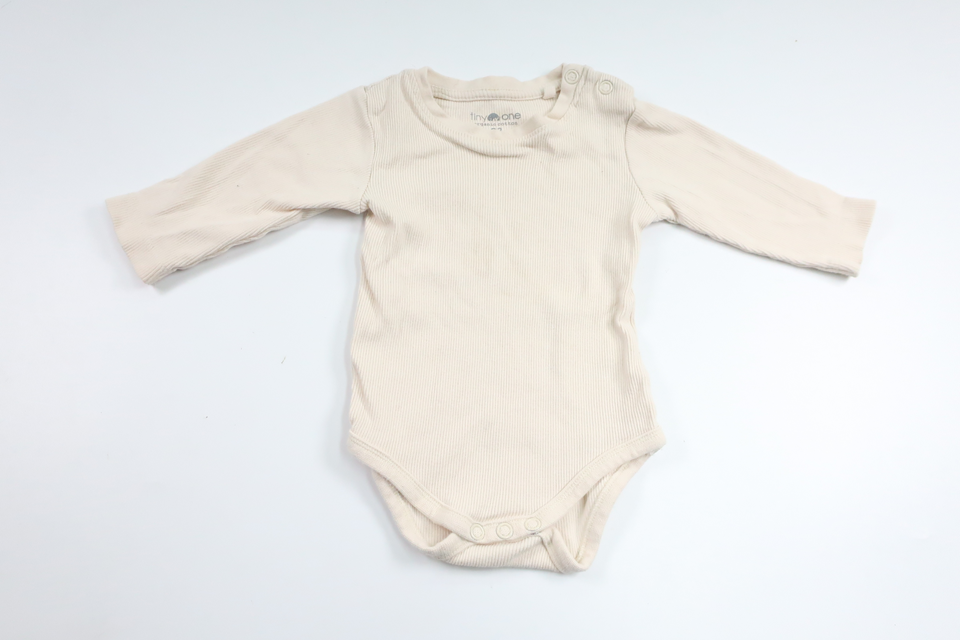 Ribbet bodysuit fra Tiny One - Størrelse 62 - Off-white
