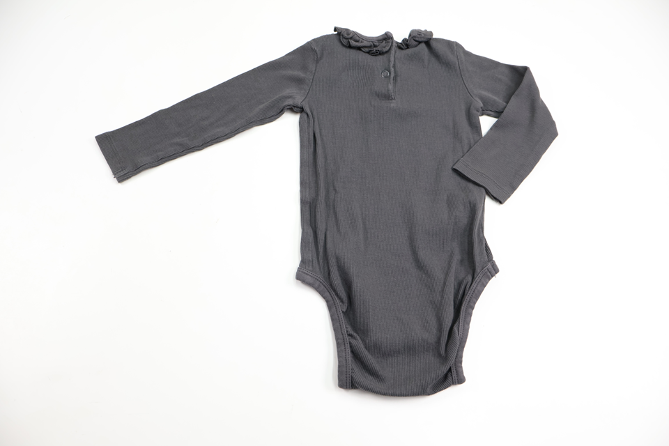 Ribbet bodysuit fra H&M - Størrelse 80 - Grå
