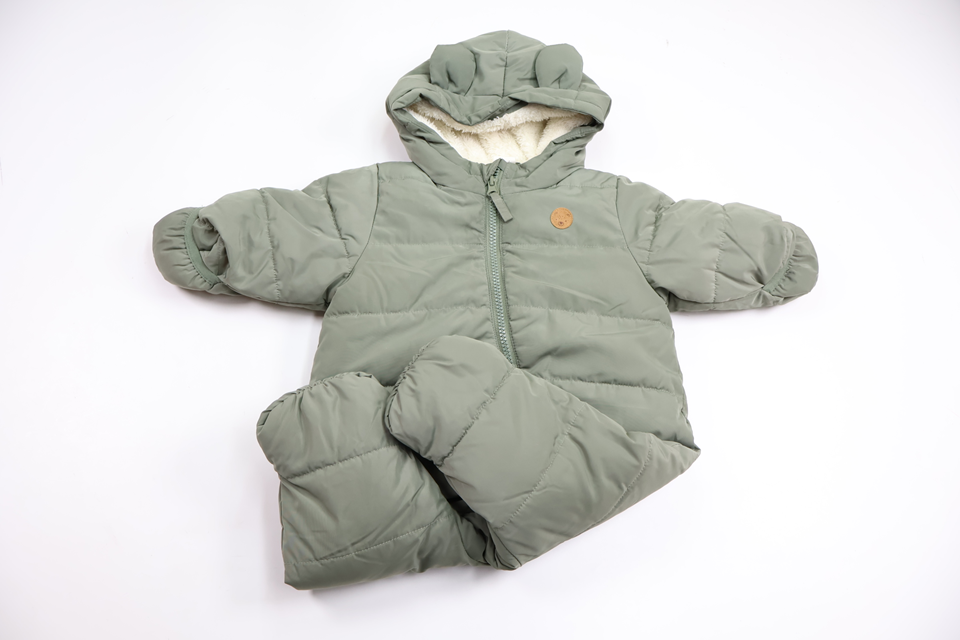 Pilefodrad vinteroverall från H&M - Storlek 62 - Grön